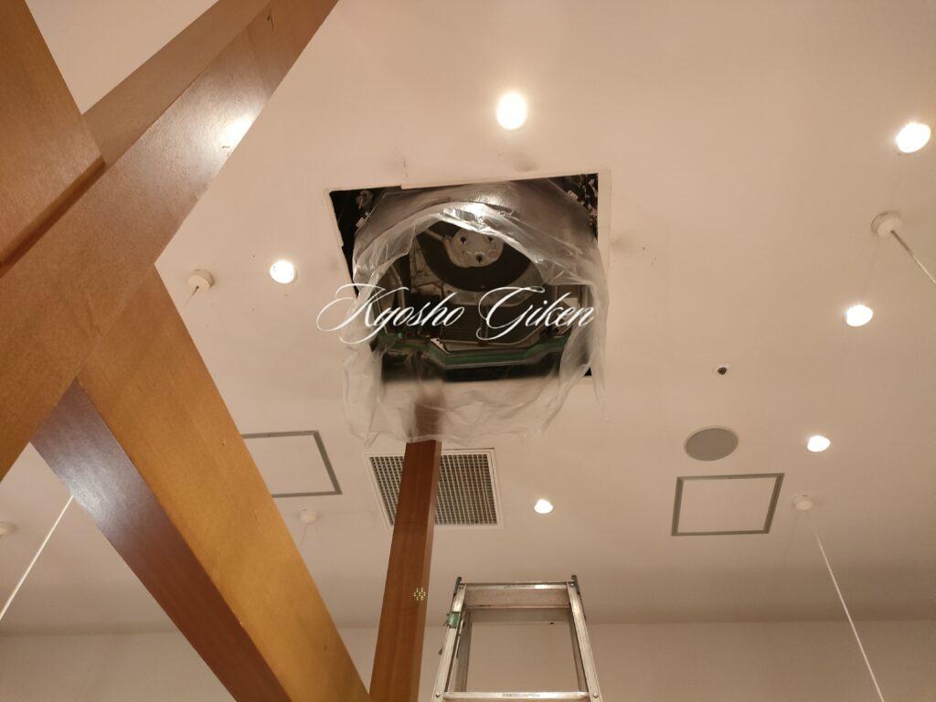 浜松市の飲食テナント様にて空調設備修理を実施、ダイキン工業製の天カセエアコン洗浄作業をしました。