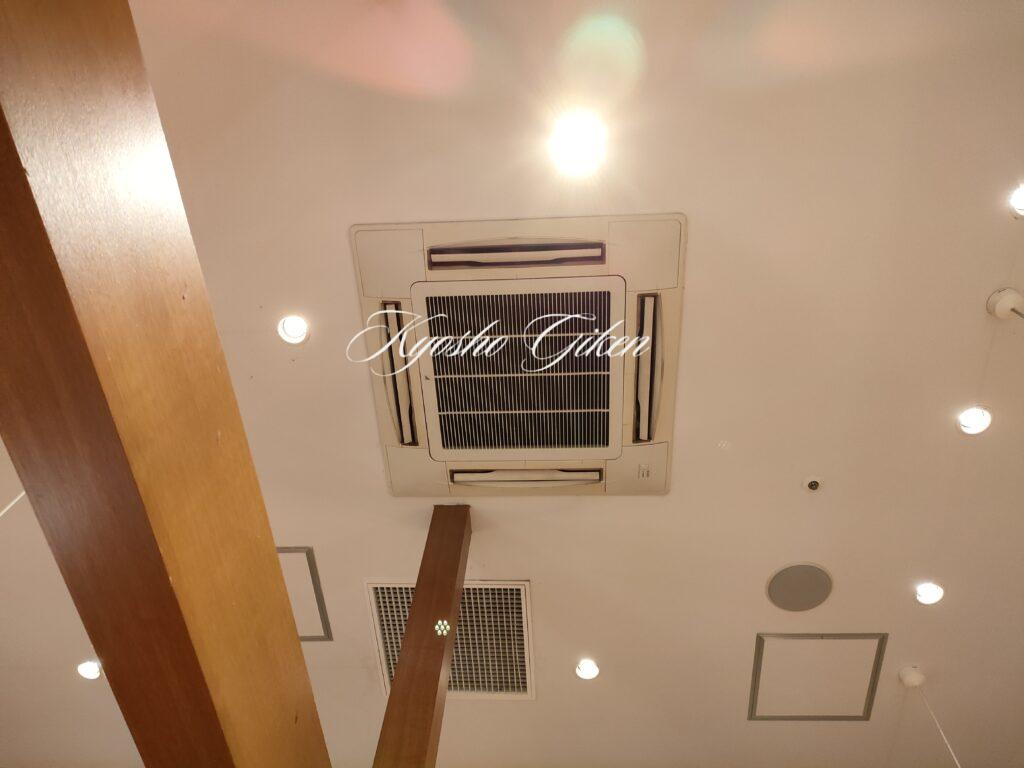 浜松市の飲食テナント様にて空調設備修理を実施、ダイキン工業製の天カセエアコン洗浄作業をしました。