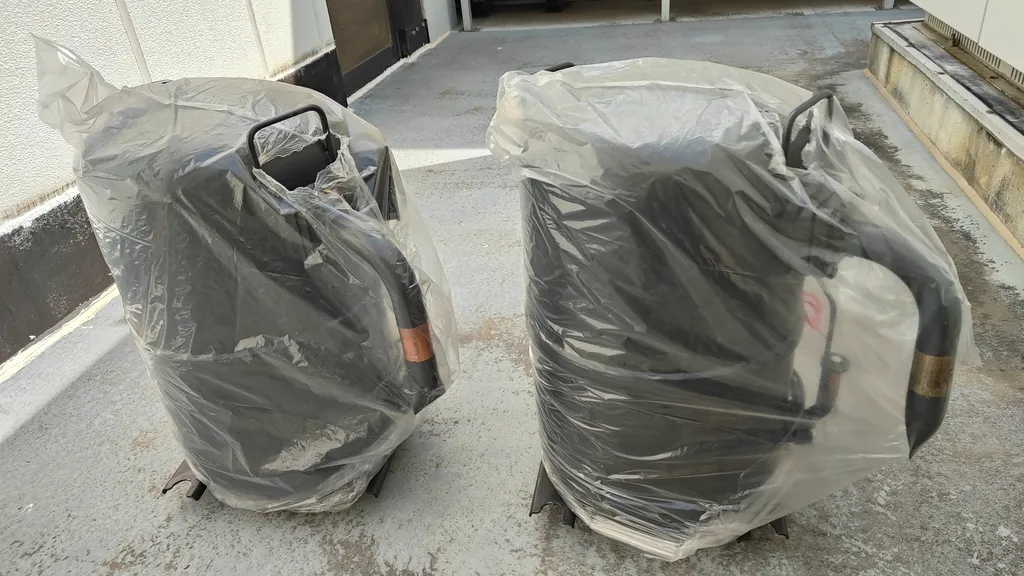 新品のレシプロ圧縮機2台